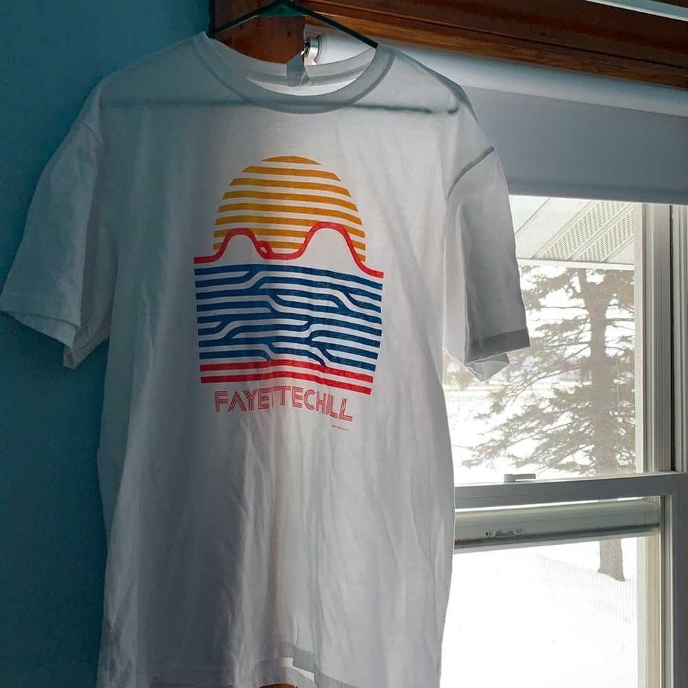 ⭐️ Fayettechill tee